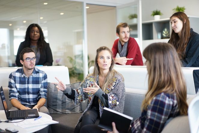 Mittelstandsunternehmen in Teambesprechung