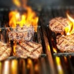 Verunreigten Grillrost reinigen