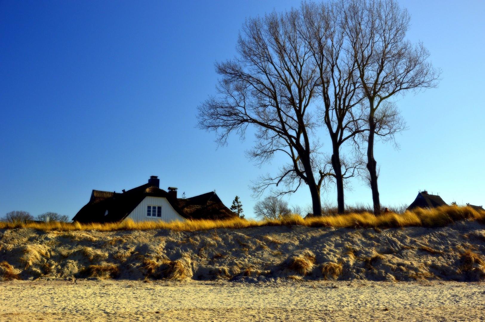 Abbildung 3: Wer sich seiner Liebe zur Ostsee sicher ist, könnte sich auch dort um eine Ferienimmobilie bemühen. Wer lieber einige Jahre an der Ostsee Urlaub macht und dann zum Wattwandern an die Nordsee möchte, sollte besser in einen Wohnwagen investieren. An beiden Orten – sowohl an der Ostsee als auch an der Nordsee – gilt das deutsche Steuerrecht, wenn sich die Immobilie in Deutschland befindet.