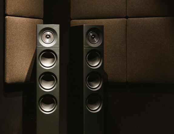 Dipole Surround-Lautsprecher